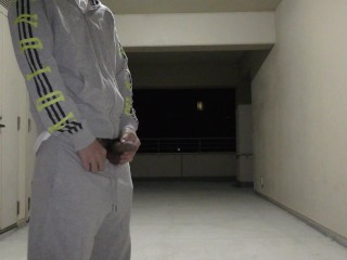 【4k】寝巻のジャージ姿で野外放尿 Pissing Not Allowed In The Matter Of Trig Nightwear Jersey